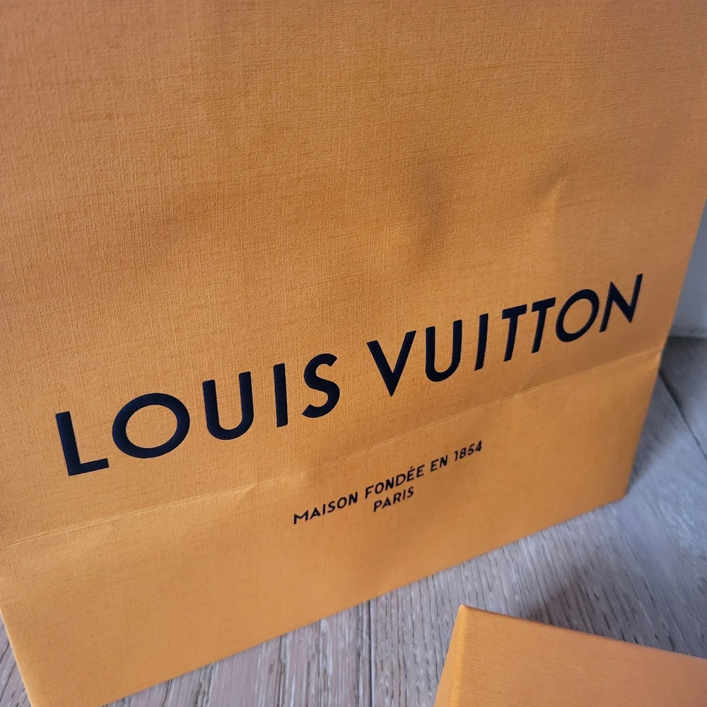 π― AUTHENTIC β¨οΈ Louis Vuitton Empty MINI Gift Boxes and Ribbon Set π - Picture 2 of 13